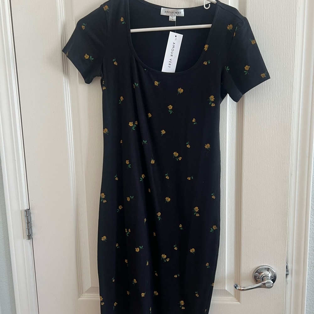 Amour Very - Black and Yellow Floral Sheath Midi Dress with Scoop Neck